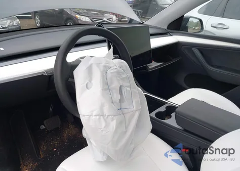 2024 Tesla Model Y Long Range Dual Motor All-Wheel Drive z USA, uszkodzony, nr VIN 7SAYGDEE0RA248970